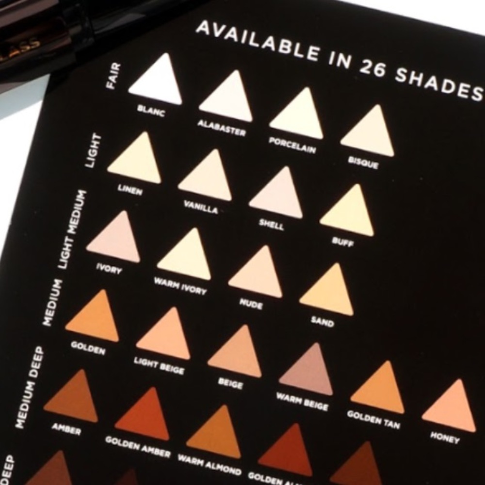 ISO Hourglass Vanish Seamless Foundation
